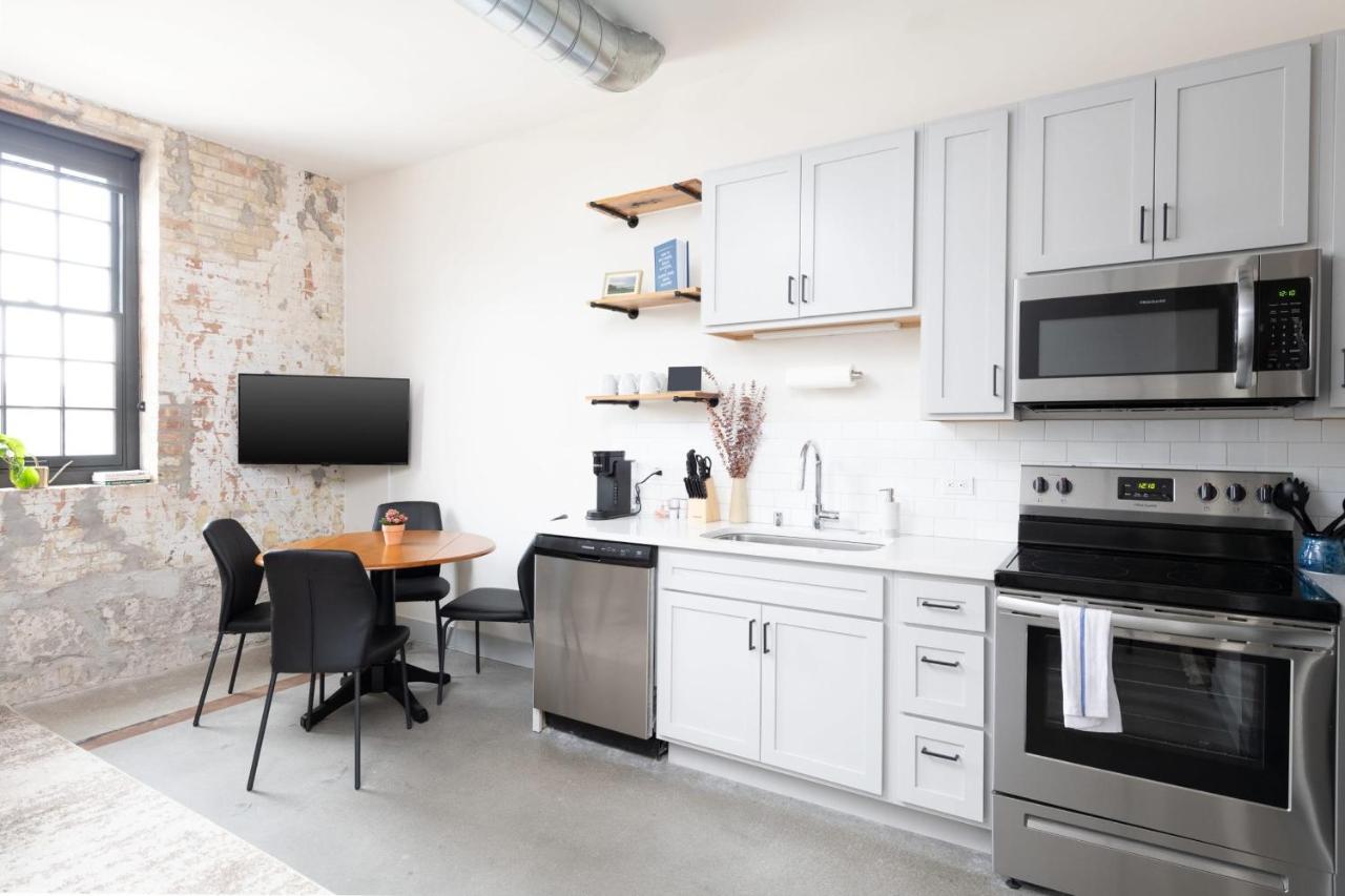 Brewery District 2-Story 2Br Apt Near Fiserv With Rooftop, Gym, And Parking Милуоки Екстериор снимка